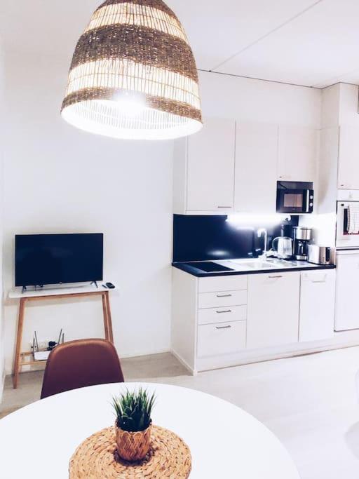 New Studio Cherry Near Helsinki Airport In Kivistoe Vantaa Exteriér fotografie